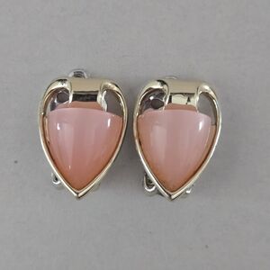 VTG 50s Coro Pink Moonglow Thermoset Gold Tone Metal Flat Heart Clip On Earrings